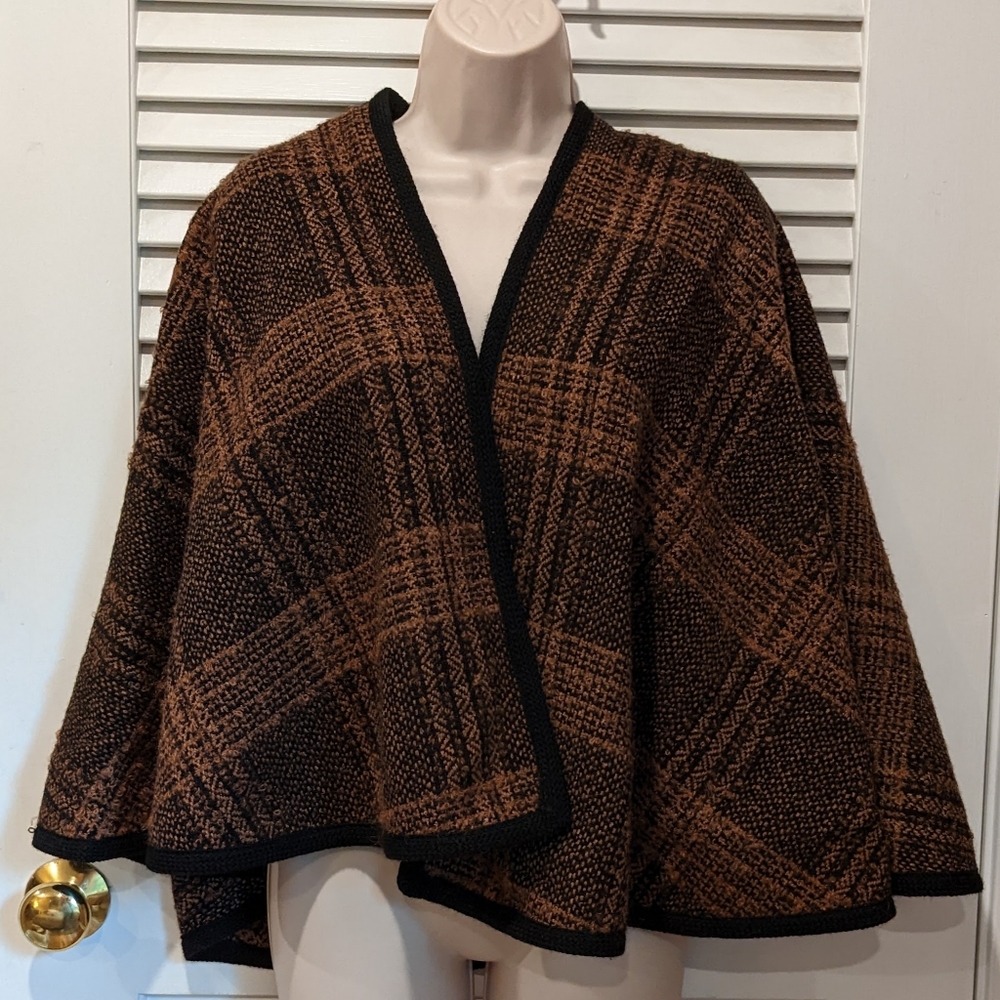 Vintage Doro For Bomwit Teller Cape